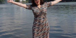 Beitragsbild des Blogbeitrags Kleid über Hose oder Dress over Pants – kann ich das tragen?