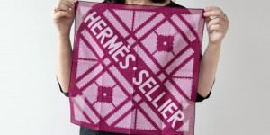 Beitragsbild des Blogbeitrags Hermès Sellier, another day, another handkerchief turned Bandana – Day 18 of 28 Scarves