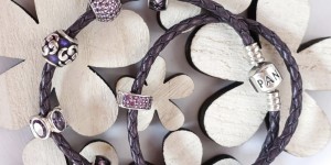 Beitragsbild des Blogbeitrags My Purple PANDORA Leather Bracelet 