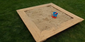 Beitragsbild des Blogbeitrags Sandkasten aus Terrassendielen 