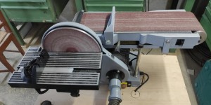 Beitragsbild des Blogbeitrags Band und Tellerschleifmaschine Holzmann BT1220 