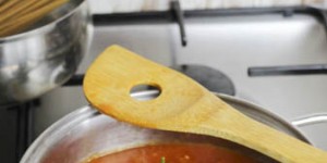 Beitragsbild des Blogbeitrags frische tomaten-pastasauce mit kräutern vom balkon