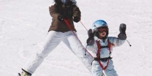 Beitragsbild des Blogbeitrags Skifahren lernen für Kinder 