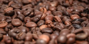 Beitragsbild des Blogbeitrags gute Kaffeebohnen statt bunte Kapseln 