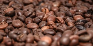 Beitragsbild des Blogbeitrags gute Kaffeebohnen statt bunte Kapseln