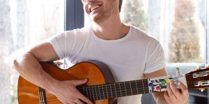 Beitragsbild des Blogbeitrags Gitarre lernen mit Gadgets