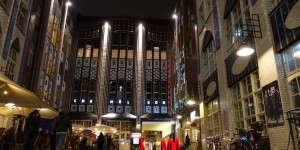 Beitragsbild des Blogbeitrags Parade im Chamäleon Theater in den Hackeschen Höfen