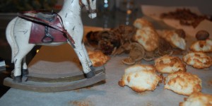 Beitragsbild des Blogbeitrags Es ist Kekserlzeit: Kokosbusserl mit Topfen