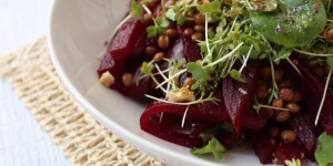 Beitragsbild des Blogbeitrags How to: Gesundes Mittagessen im Büro {+ 3 Rezeptideen}