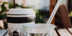 Beitragsbild des Blogbeitrags Die „Hallo, du plastikfreier Juli“-Challenge oder auch: Wie schaffe ich es bloß die nächsten 31 Tage nicht zu verhungern? #plasticfreejuly