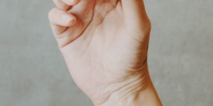 Beitragsbild des Blogbeitrags {Less Waste} Von Haarseifen, festem Shampoo und umweltfreundlicher Haarwäsche