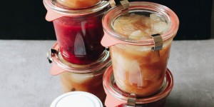 Beitragsbild des Blogbeitrags Von Zwetschkenkompott, Apfelkompott und herbstlichen Saisonkalendern {regional, vegan}