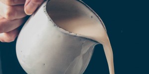 Beitragsbild des Blogbeitrags Einfach mal selbermachen: Hafersahne {vegan, zero waste basics}