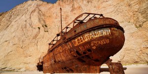 Beitragsbild des Blogbeitrags Highlight auf Zakynthos: Schmugglerbucht mit Schiffswrack