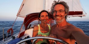 Beitragsbild des Blogbeitrags Blauwassersegeln: Die Seenomaden im Interview