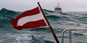 Beitragsbild des Blogbeitrags Welches Seerecht ist anzuwenden? Das Landesrecht der Flagge des Schiffes oder das des Passes des Skippers? 