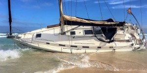 Beitragsbild des Blogbeitrags Fallbeispiel: Yachtunfall / gestrandete Yacht und Anklage wegen gebrochener Ankerkette