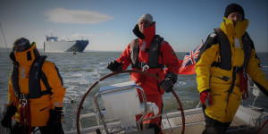 Beitragsbild des Blogbeitrags Was der Skipper wissen muss: Dr. Schöchls Kolumne im Yachtmagazin ocean7