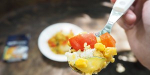 Beitragsbild des Blogbeitrags Kokos-Couscous mit Gelbem Curry