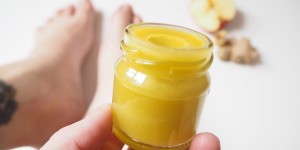 Beitragsbild des Blogbeitrags Warme-Füße-Salbe selbermachen