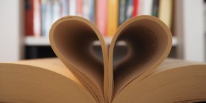 Beitragsbild des Blogbeitrags 7 Gründe, warum Lesen glücklich macht