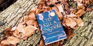 Beitragsbild des Blogbeitrags [Rezension] To Kill A Kingdom von Alexandra Christo 