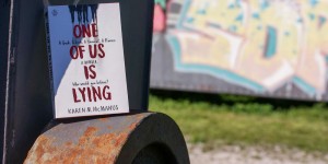 Beitragsbild des Blogbeitrags [Rezension] One of us is lying von Karen M. McManus 