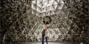 Beitragsbild des Blogbeitrags Couple Shoot | Visiting the Swarovski Crystal Worlds with Tracey and Kelly 