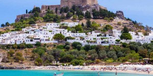 Beitragsbild des Blogbeitrags Familienurlaub in den Sommerferien: 7 Tage Rhodos im sehr guten 3*-Hotel (94%) inkl. Frühstück, Flüge und Transfer schon ab 298€ 