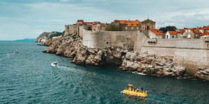 Beitragsbild des Blogbeitrags Entdecken Sie die schönsten Städte Europas vom Wasser aus: Ein Leitfaden für Bootstouren