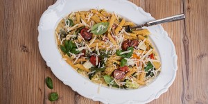 Beitragsbild des Blogbeitrags Bunte One Pot Gemüse Pasta