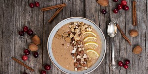 Beitragsbild des Blogbeitrags Apfelstrudel Smoothie Bowl *mit Russel Hobbs