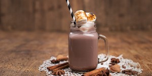 Beitragsbild des Blogbeitrags Heiße Rum Schoko mit Marshmallows 