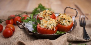 Beitragsbild des Blogbeitrags Gefüllte Tomaten mit Kräuterreis 