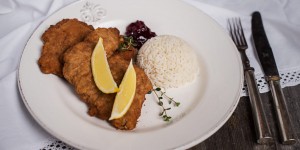 Beitragsbild des Blogbeitrags Wiener Schnitzel von der Pute mit Reis