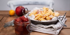 Beitragsbild des Blogbeitrags Apfel-Zwetschgen Chutney zu Topfenschmarren 