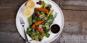 Beitragsbild des Blogbeitrags Gemüsesalat mit Teriyaki Sesam Marinade 
