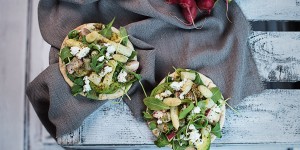 Beitragsbild des Blogbeitrags Knusprige Pita Brote mit Spargel & Avocado