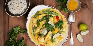 Beitragsbild des Blogbeitrags Hühnercurry mit Rice & Grains Couscous & Quinoa