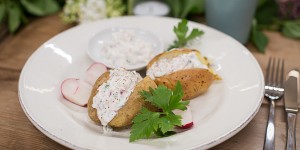 Beitragsbild des Blogbeitrags Ofen Erdäpfel mit Radieschen-Topfen-Kräuter-Dip