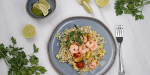 Beitragsbild des Blogbeitrags Reis & Korn Salat mit Shrimps  und Limetten-Kokos-Dressing 