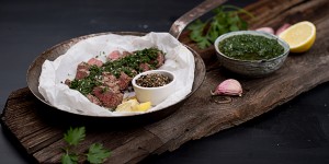Beitragsbild des Blogbeitrags Steak mit scharfer Salsa Verde