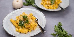 Beitragsbild des Blogbeitrags Cremige Kürbis Käse Pasta