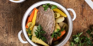Beitragsbild des Blogbeitrags Tafelspitz mit Apfelkren & Semmelkren