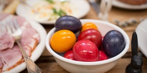 Beitragsbild des Blogbeitrags Ostern in Kärnten: zwischen Osternest & Osterjaus’n