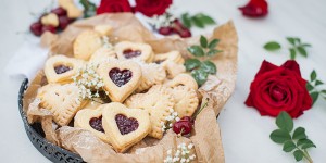 Beitragsbild des Blogbeitrags Mini Herz Hand Pies mit Kirschmarmeladenfüllung 