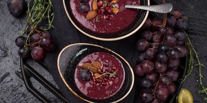 Beitragsbild des Blogbeitrags Zwetschgen Beeren Bowl