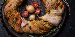 Beitragsbild des Blogbeitrags Würziger Käse Pesto Kranz