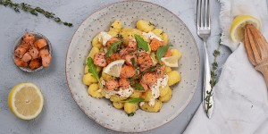 Beitragsbild des Blogbeitrags Gnocchi Pfanne mit Lachswürfeln 