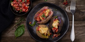 Beitragsbild des Blogbeitrags Ofenkartoffel Pizza-Style